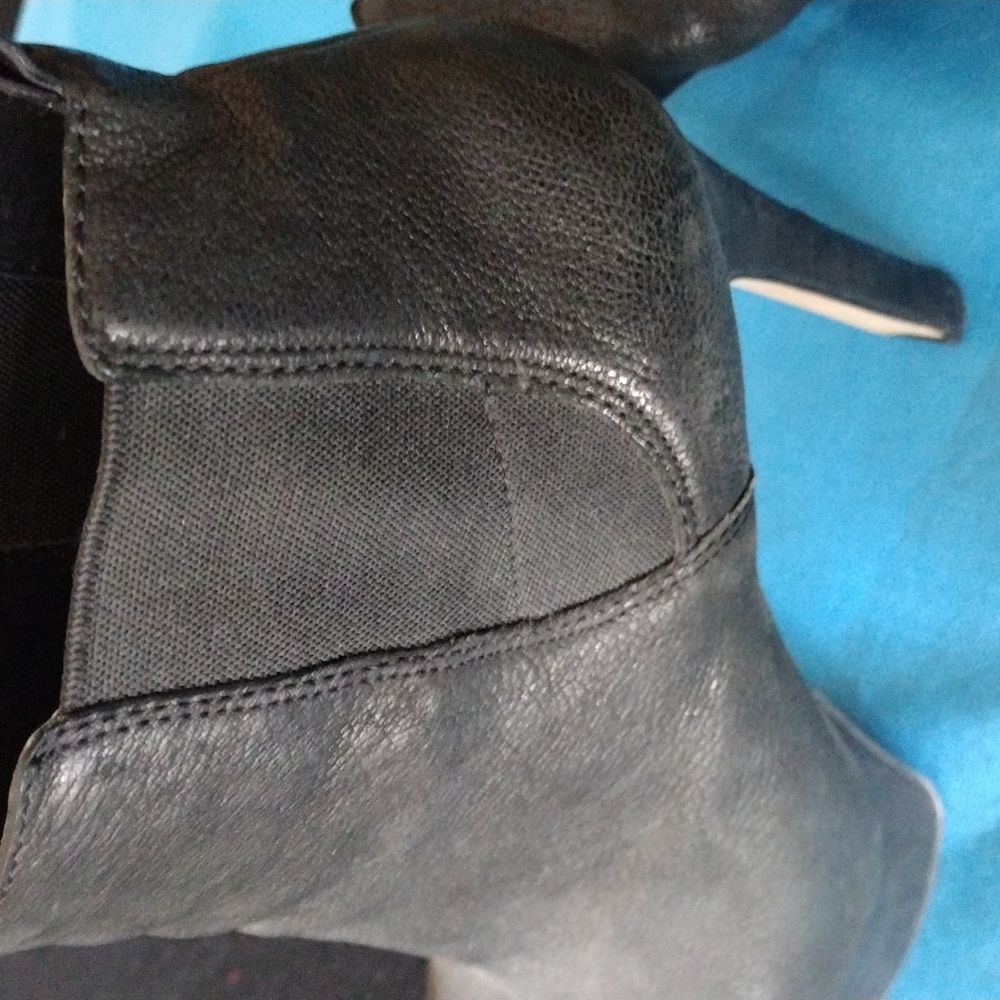 Vince Camuto platform leather pull on ankle boots in great condition - Picture 6 of 7